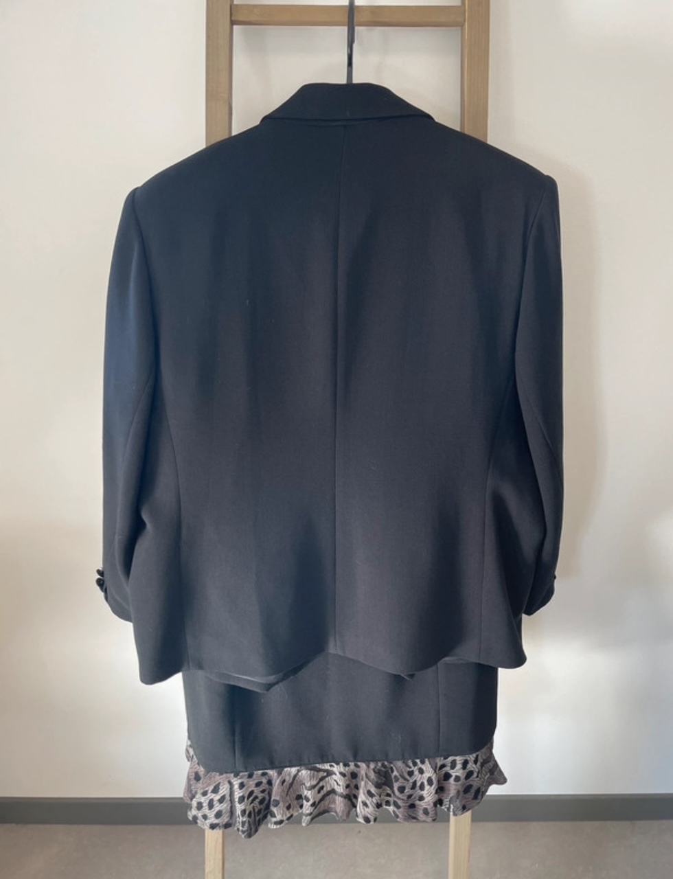 NTRO04 Tailleur jupe noir, Elsa Boutique, 44, DOS