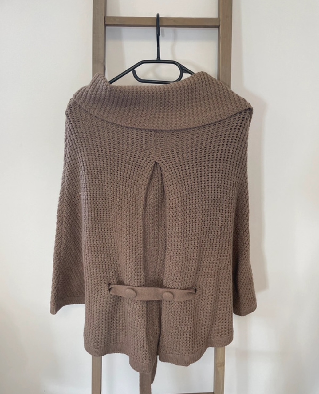 MVAN02 poncho tricote marron avec ceinture best mountain, TU, DOS