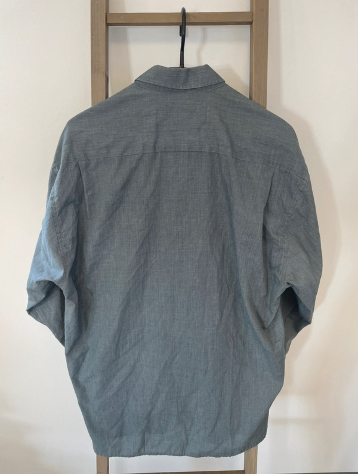 MVAN36 chemise grise poche poitrine, a propos, T4, DOS