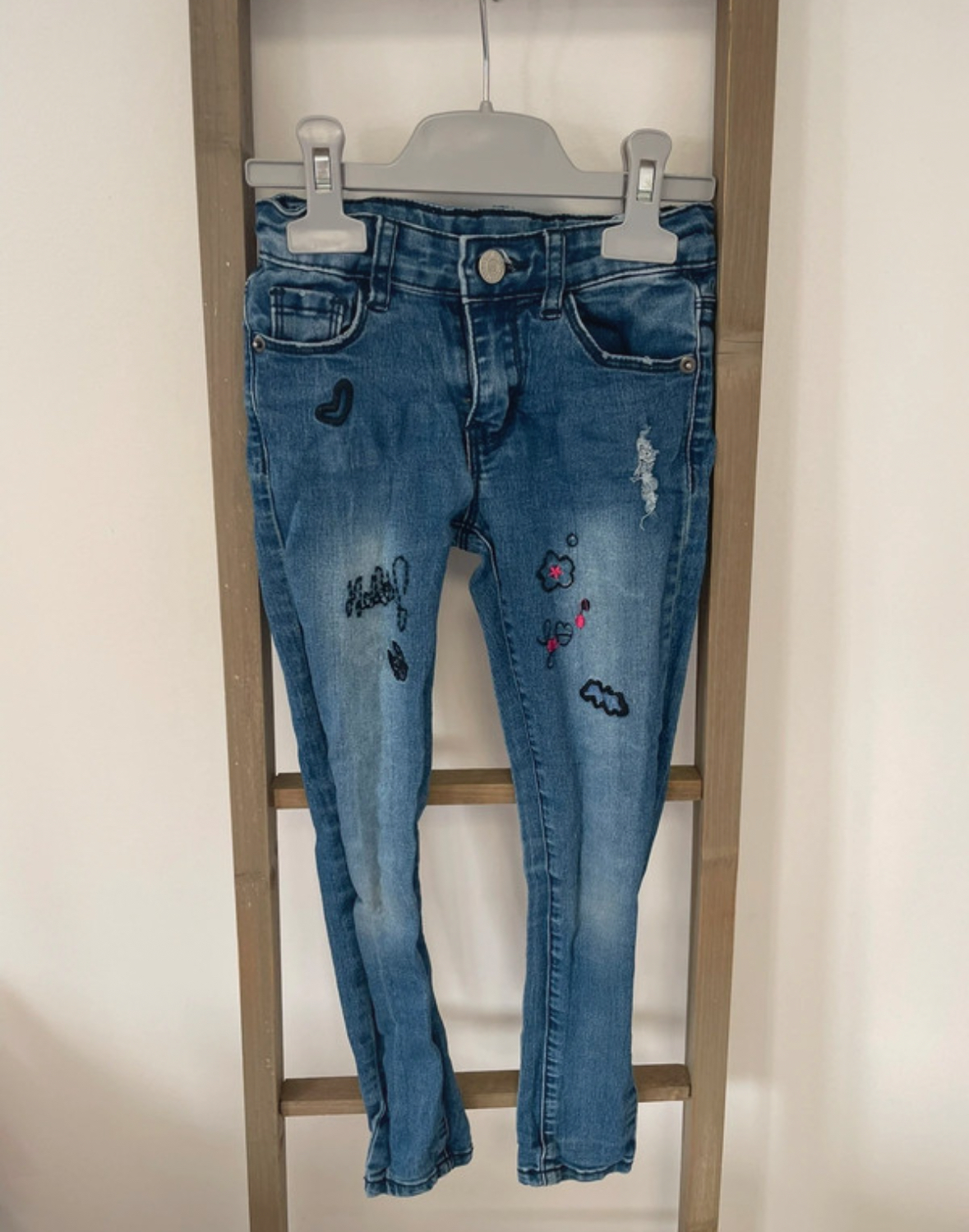 Jean bleu avec broderies, Tissaia, 7 ans