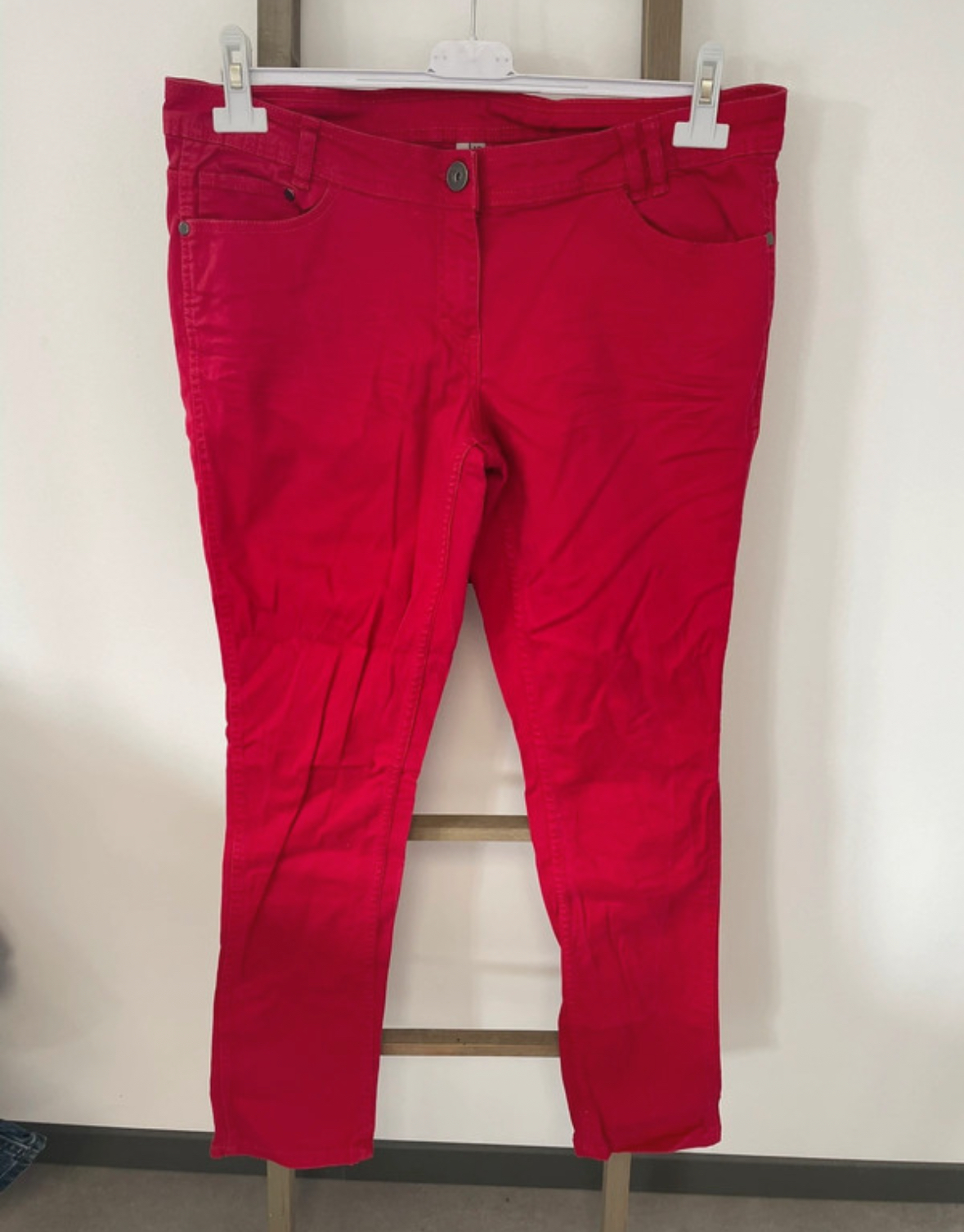Jean rouge, Spot, 42
