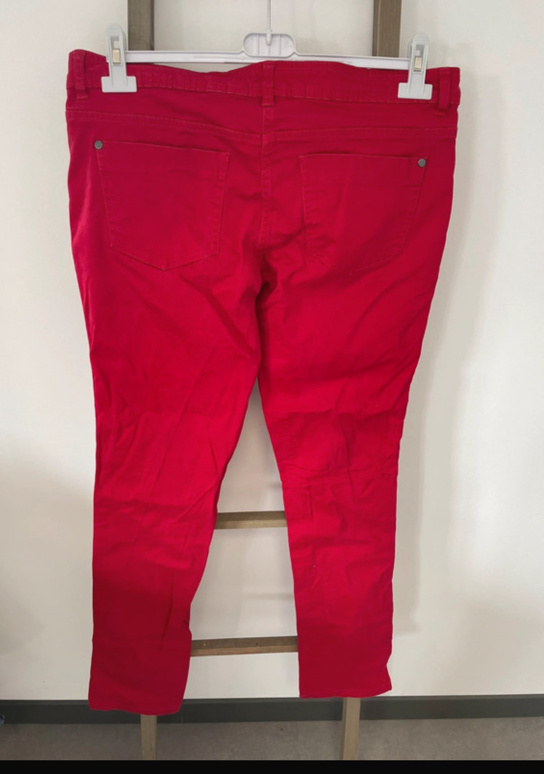 MCAL260 jean rouge, spot, DOS