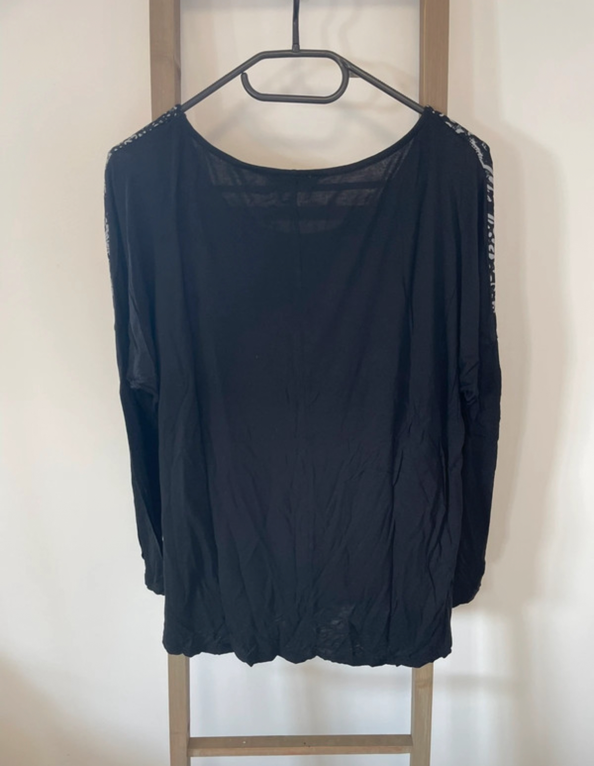 CADD37 top noir a motifs blanc manches longues, jacqueline riu, DOS