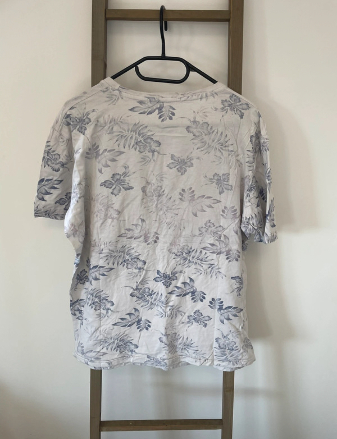 CADD39 tshirt blanc à fleurs bleues, gold sk, DOS