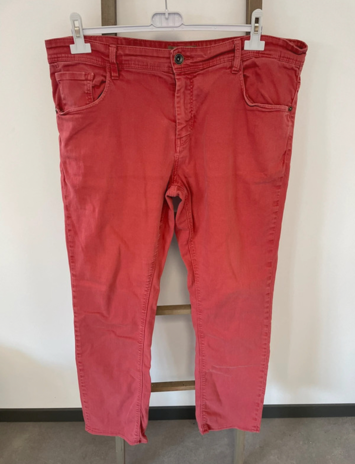 Jean rouge C15, Celio, 48