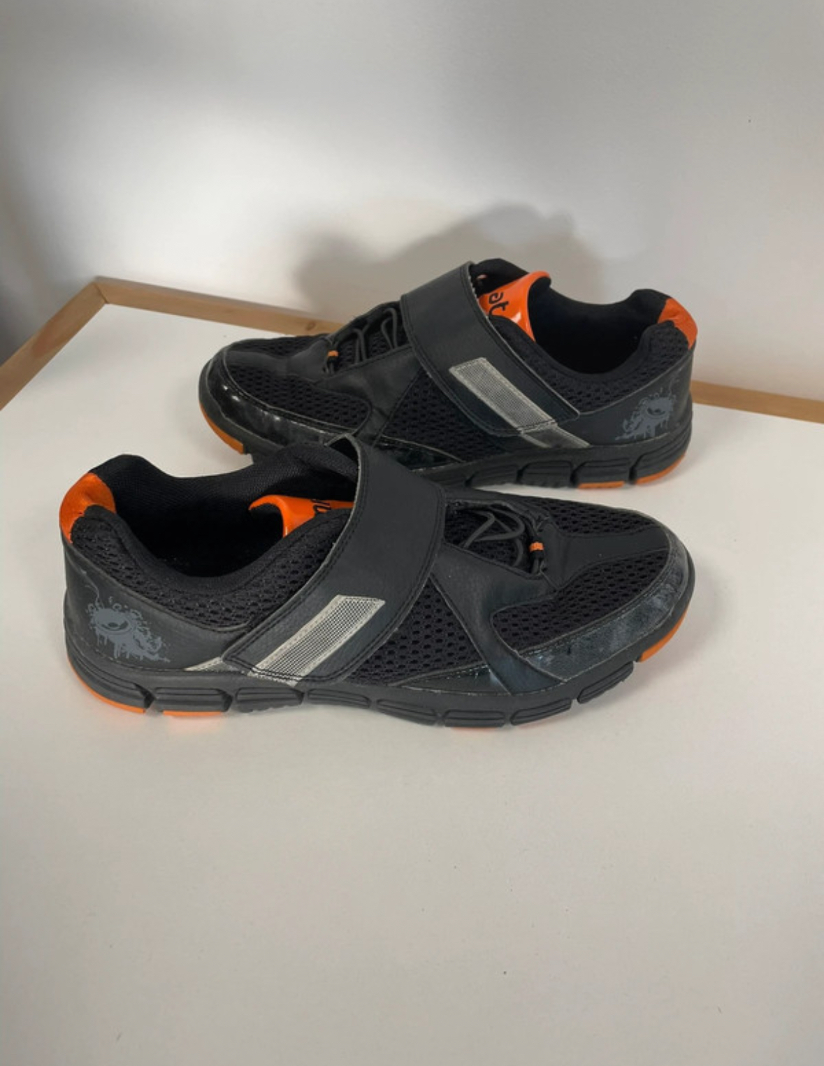 Baskets noir et orange, Atemi, 39