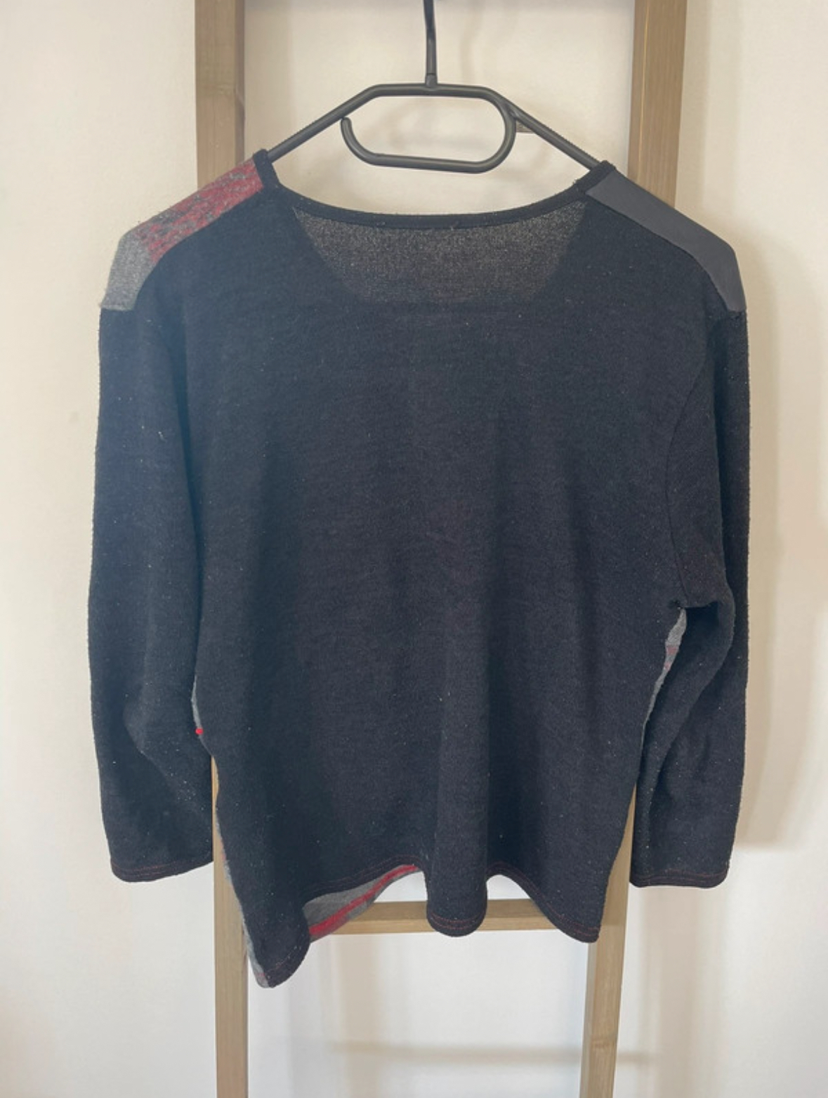 JTAN10 Pull leger noir et rouge, DOS