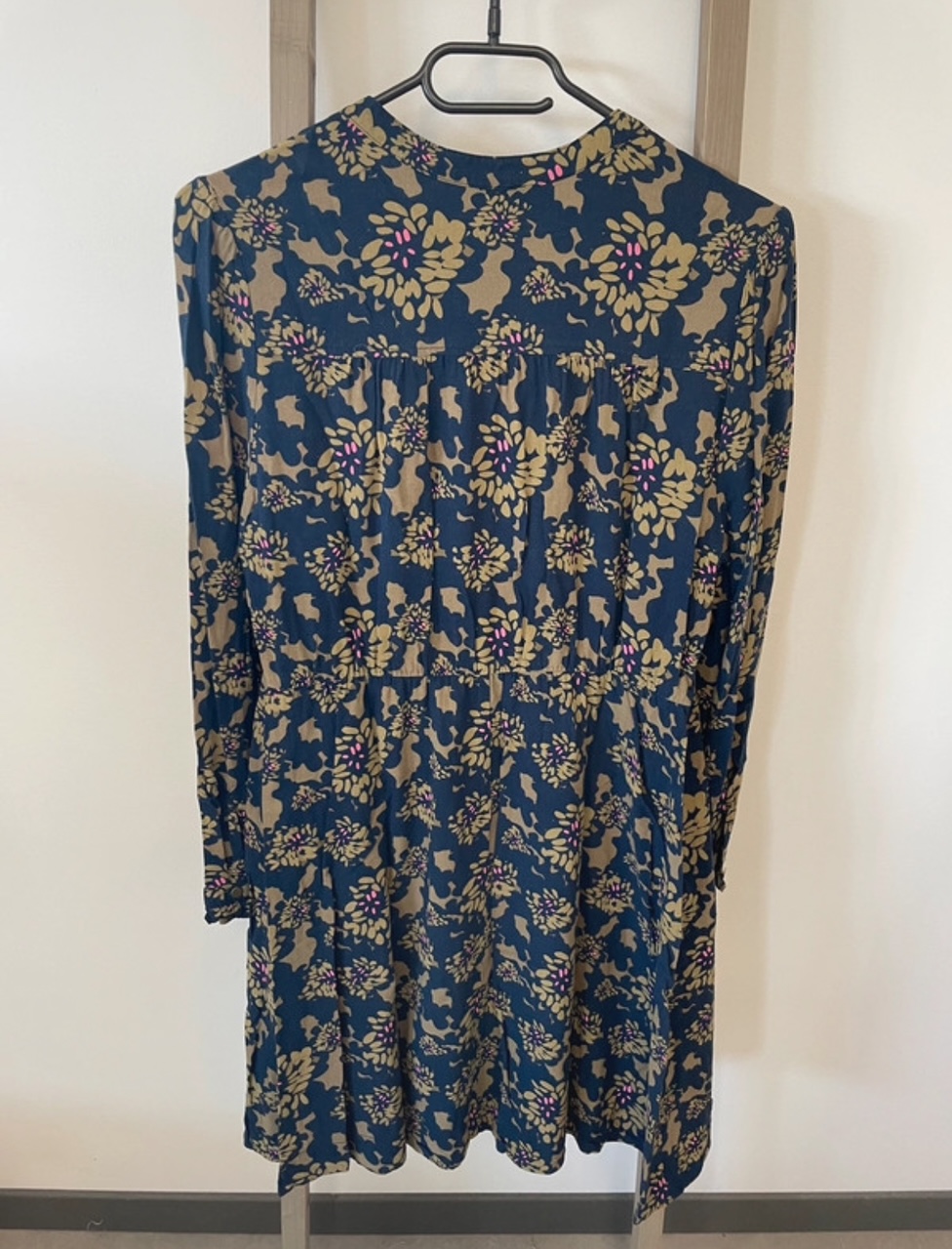 MPER22 robe cache coeur kaki et noir, little miss captain tortue, M, DOS