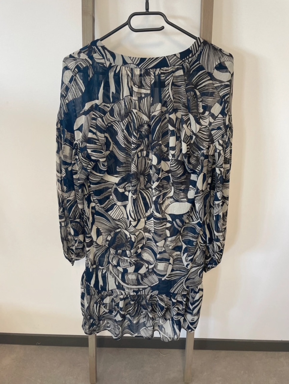 MPER26 robe mousseline bleu et beige, manches longues, DOS
