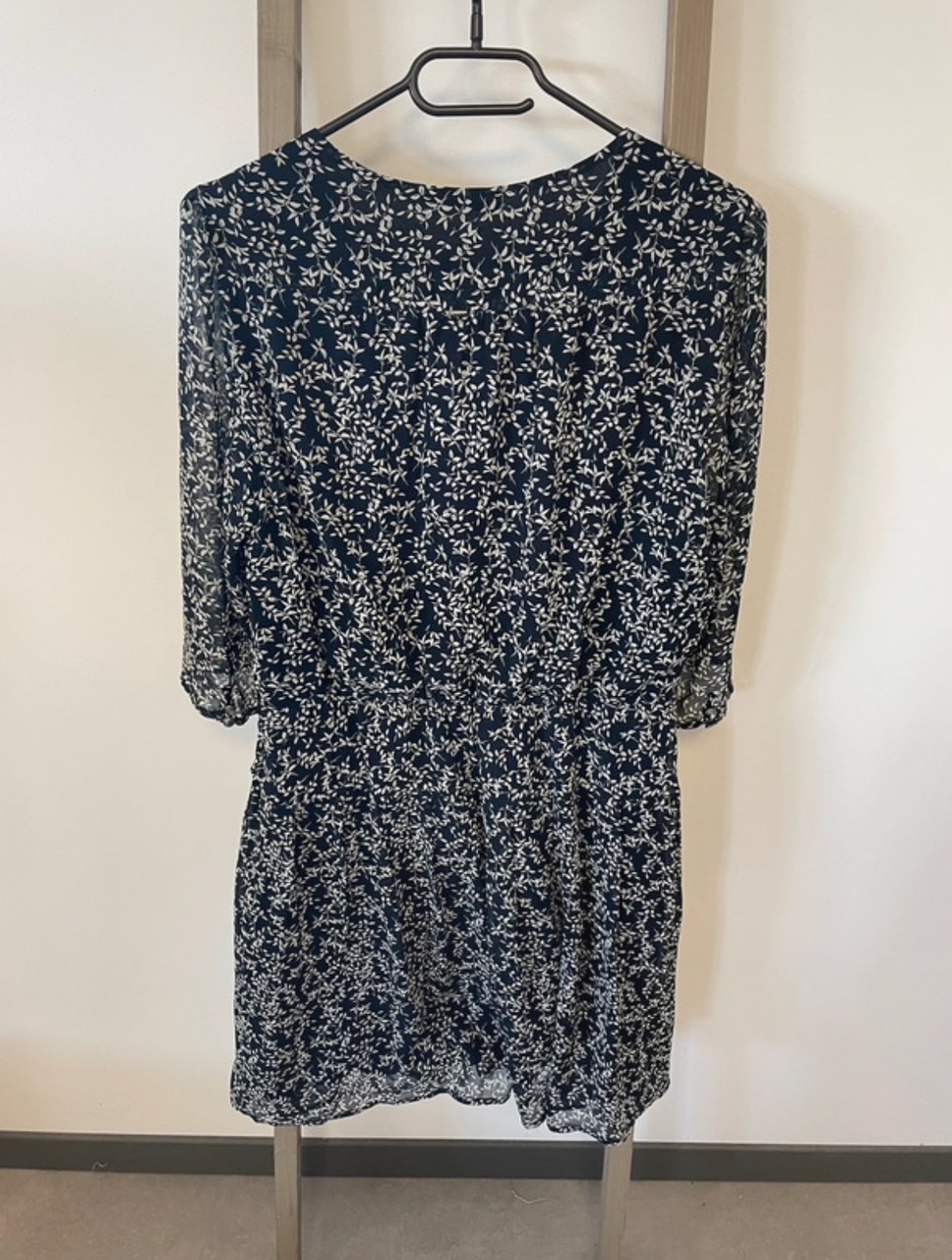MPER30 robe noire à motifs blanc, DOS