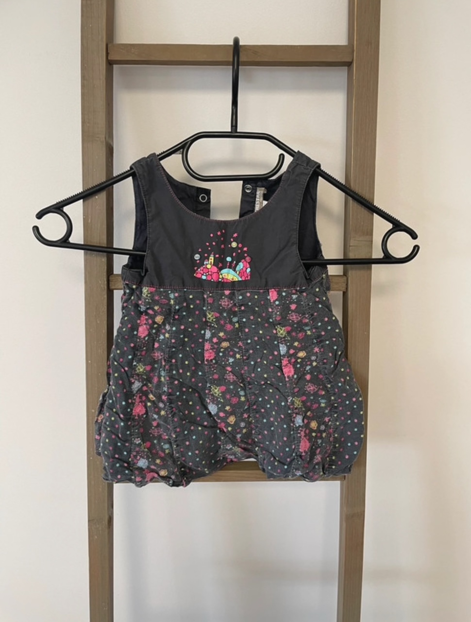 Robe noire fleurie, Orchestra, 6 mois