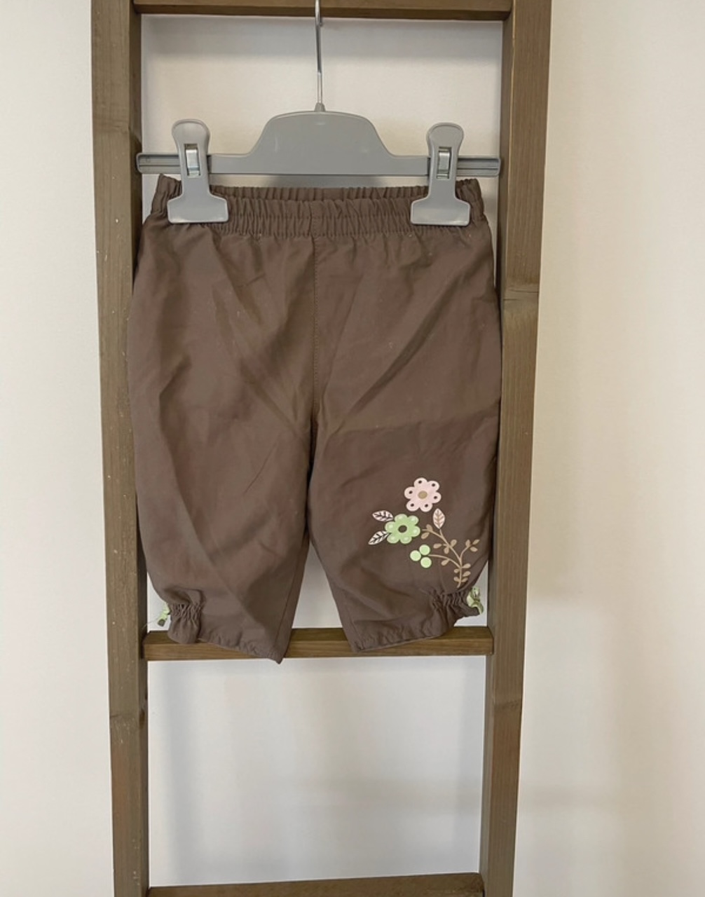 Pantalon marron avec fleurs, 6 mois