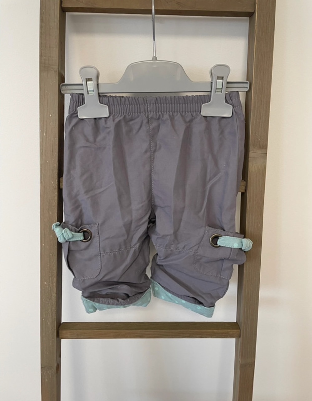 Pantalon gris et bleu ciel, 6 mois