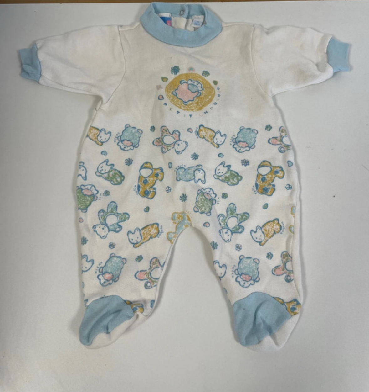 Pyjama bleu et blanc, P\'tit caid, 1 mois