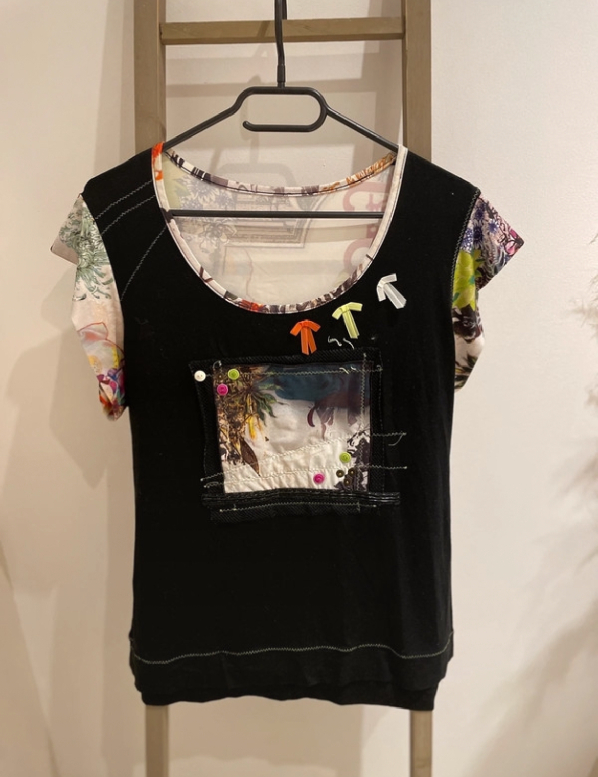Tshirt noir avec petits noeuds, 40/42