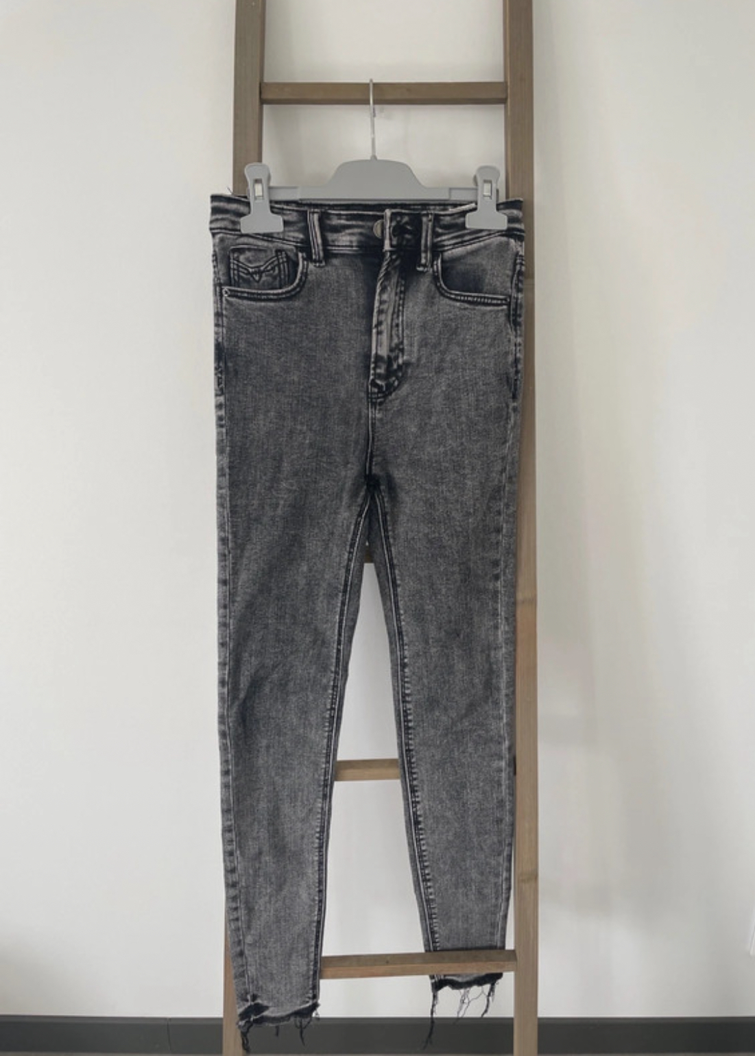 Jean gris Stradivarius, 32