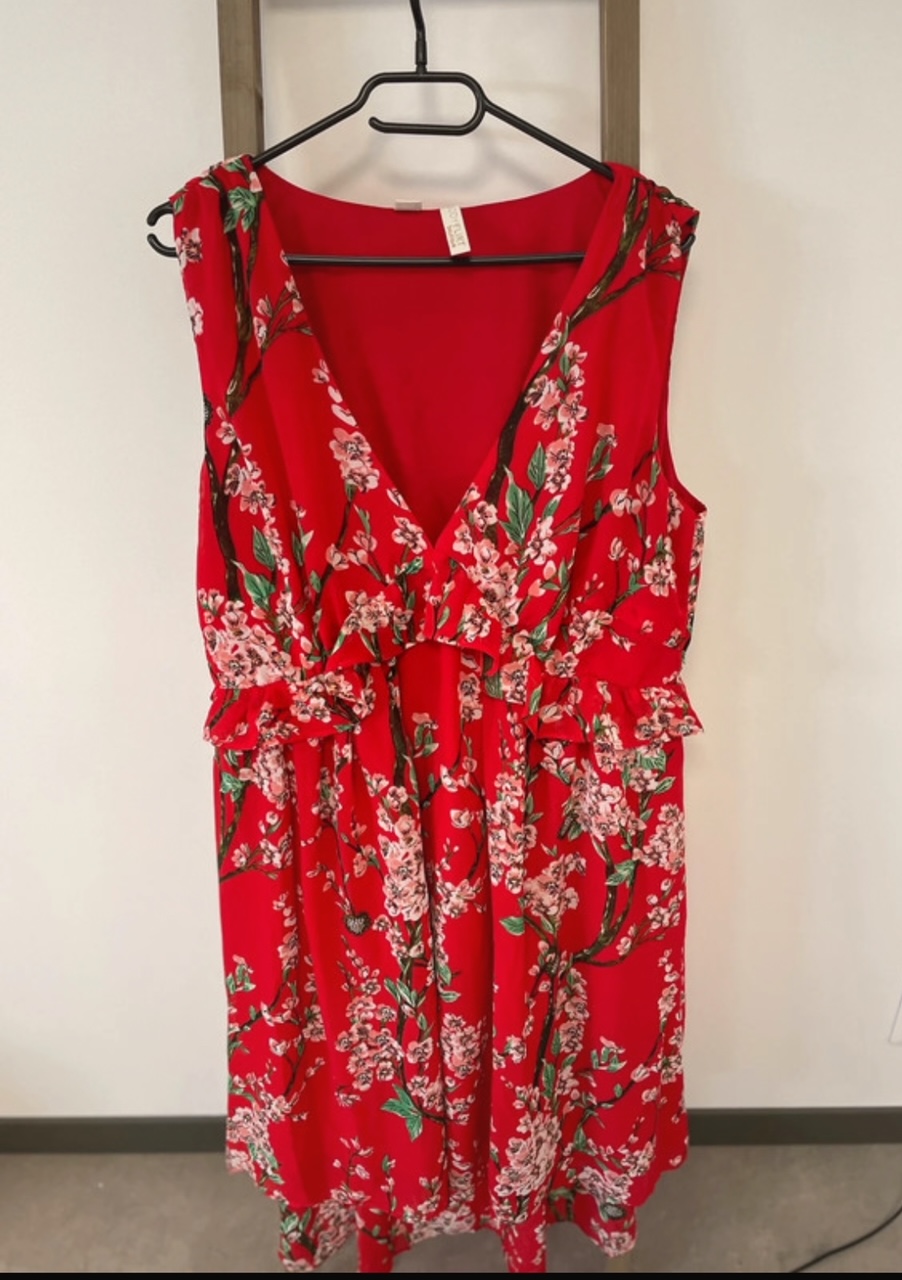 Robe rouge fleurie, Bodyflirt, 46