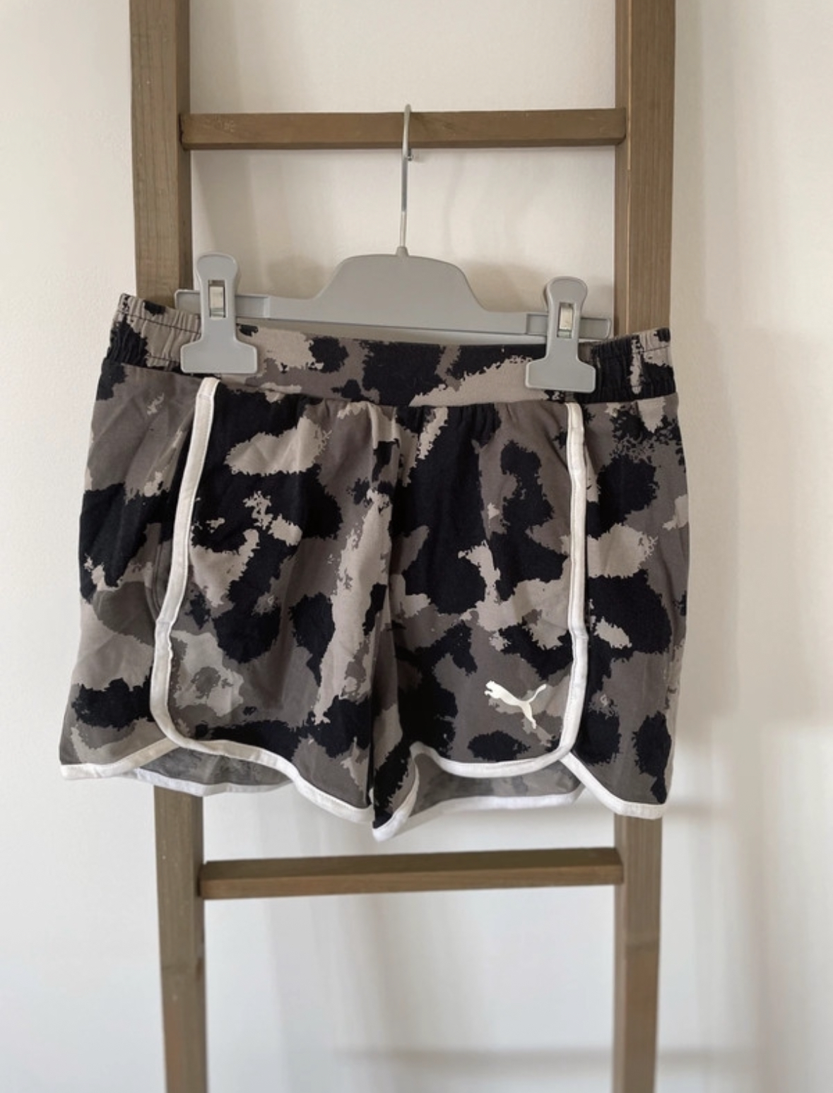 Short militaire noir et gris, Puma, 13/14 ans