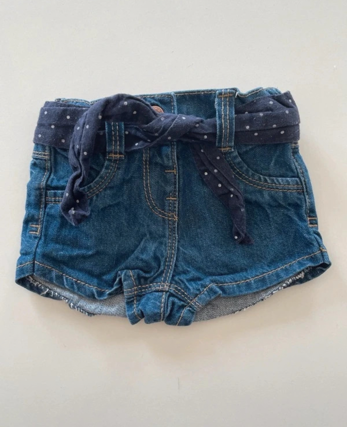 Short en jean bleu avec ceinture à pois, Kiabi, 3 mois
