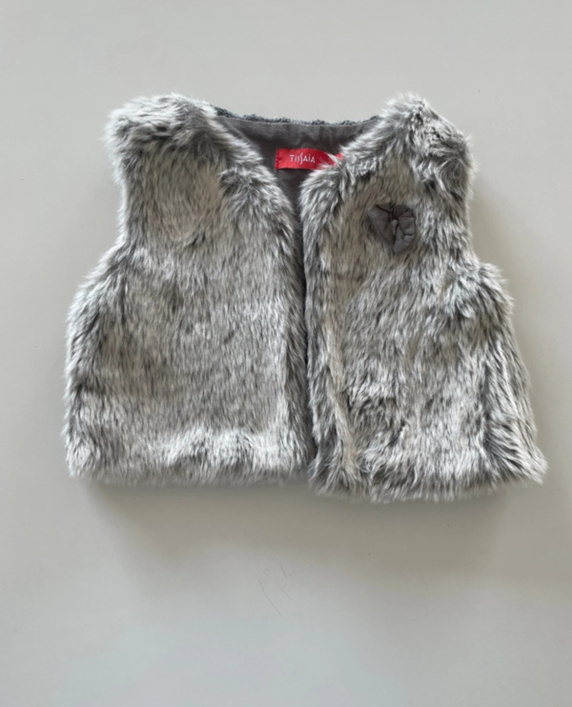 Gilet gris en fourrure, Tissaia, 12 mois