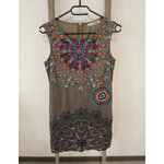 CDAV138 ROBE SANS MANCHE CARNABY S M