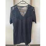 MPER01 robe noire avec dos et manches en dentelle, DOS