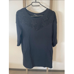 MPER07 robe noire avec dentelle poitrine manches 3 '