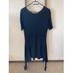 MPER29 robe asymetrique noire en mailles, DOS