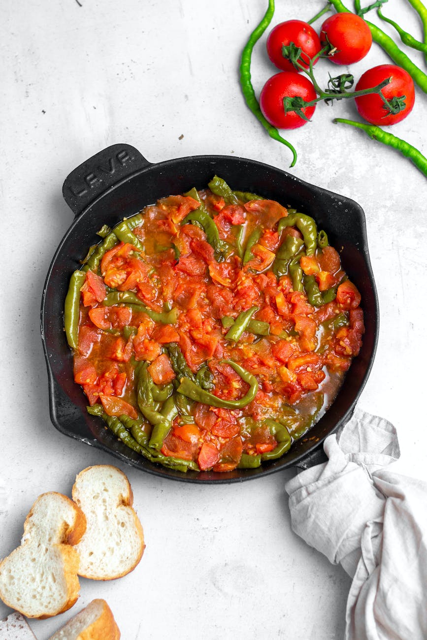 Sauce Tomates Fraiches aux Poivrons et Aromates de Grèce Recette Traditionnelle Paysanne CHORIATIKI 1