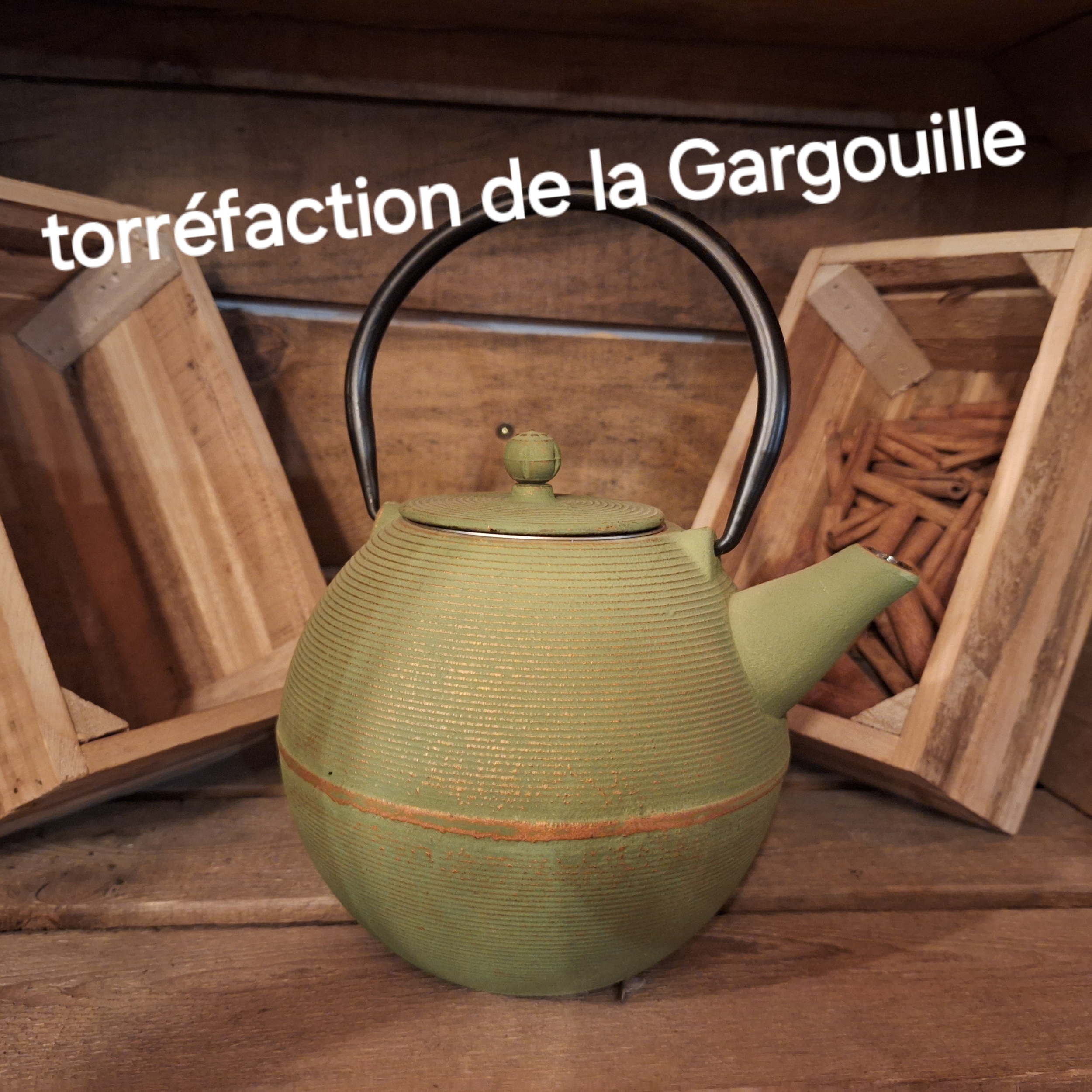 Théière en Fonte Vert et Dorée 1L