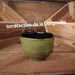 tasse-en-fonte-verte-et-doree (1)