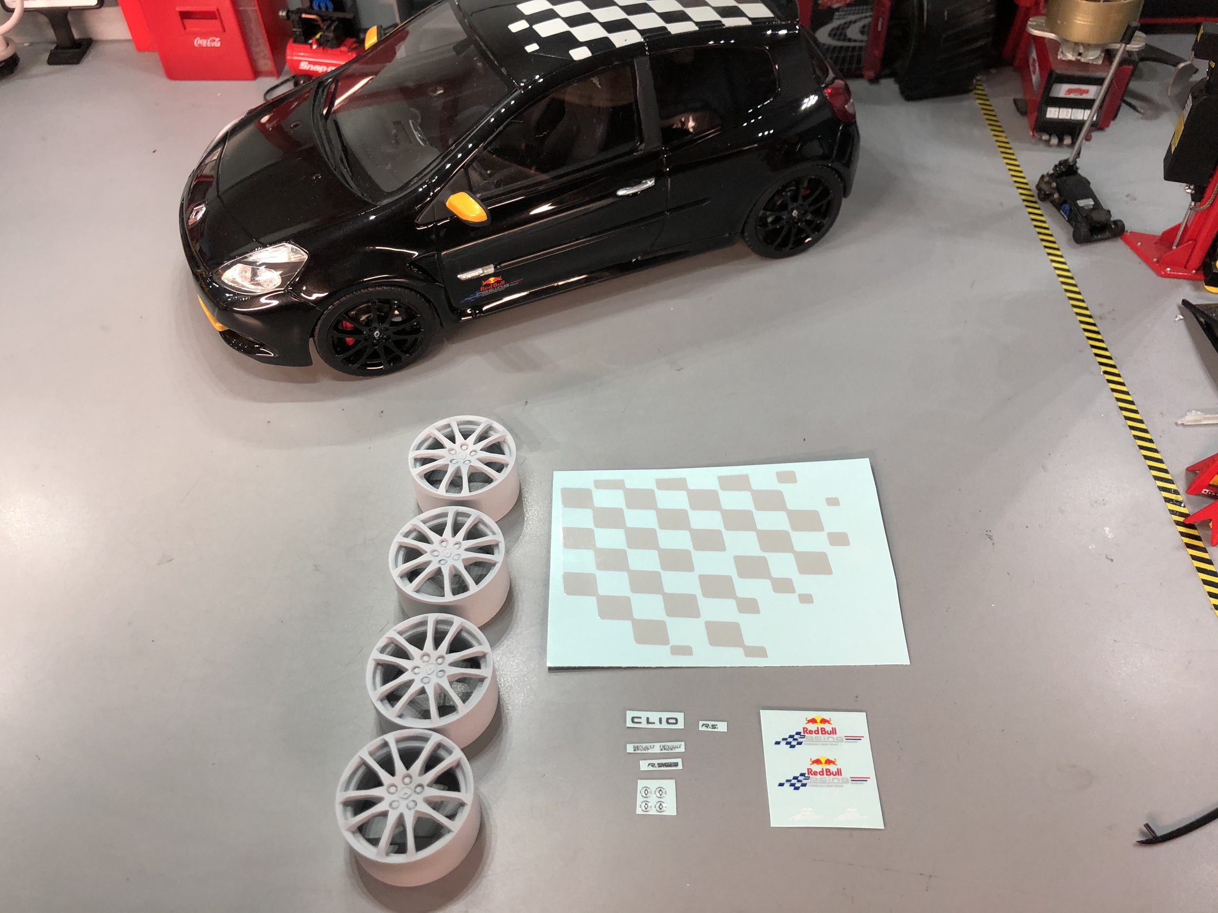 1/18 Renault Clio RS Red Bull Racing - Pièces détachées/Transkits -  steph-replicars-fr