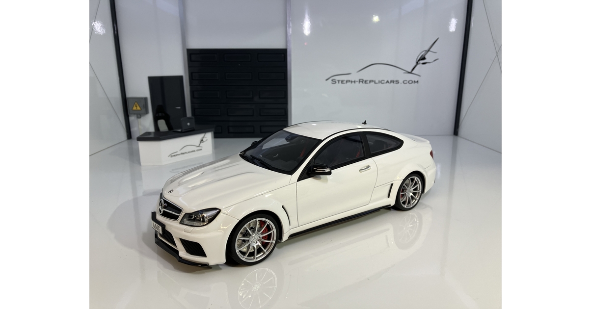 Tarmac Works 1/64 Mercedes-Benz C 63 AMG Coupé Black Series Silver Met Tarmac Works 1/64 Mercedes-Benz C 63 AMG Coupé Black Series Silver Met
