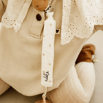 attache-tetine-gaze-coeurs