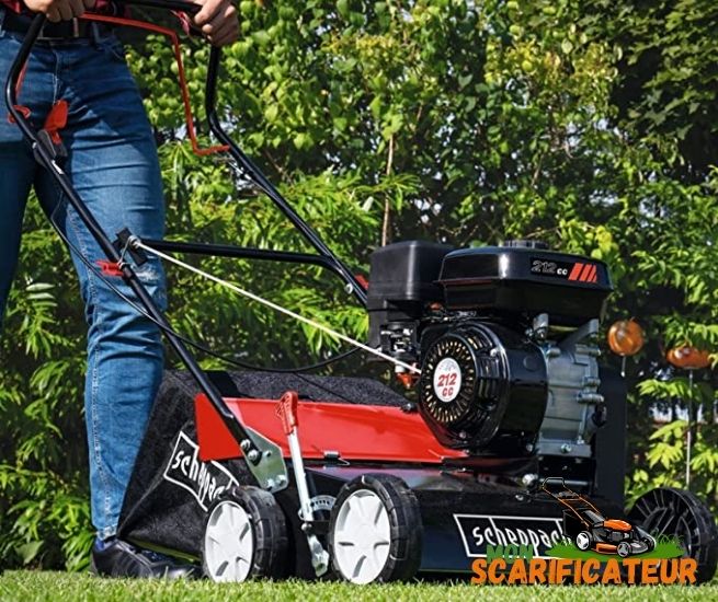 homme-utilisant-scarificateur-scheppach