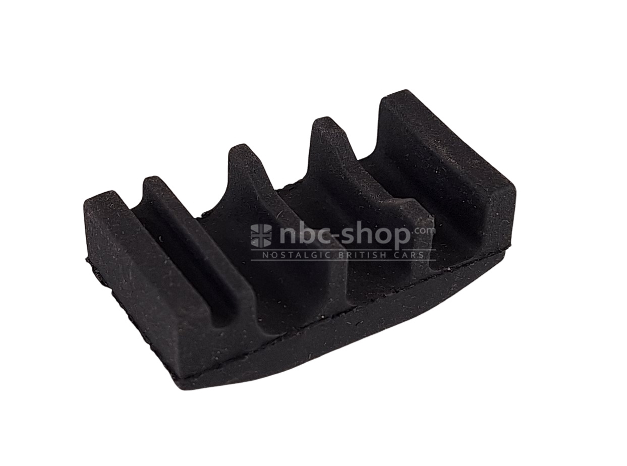 AHH6286 CAOUTCHOUC DE PROTECTION CANALISATION ESSENCE X 4 PASSAGES POUR MGB