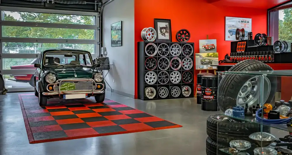 Le magasin Nostalgic British Cars à Toulouse : Mini, jantes et pièces détachées