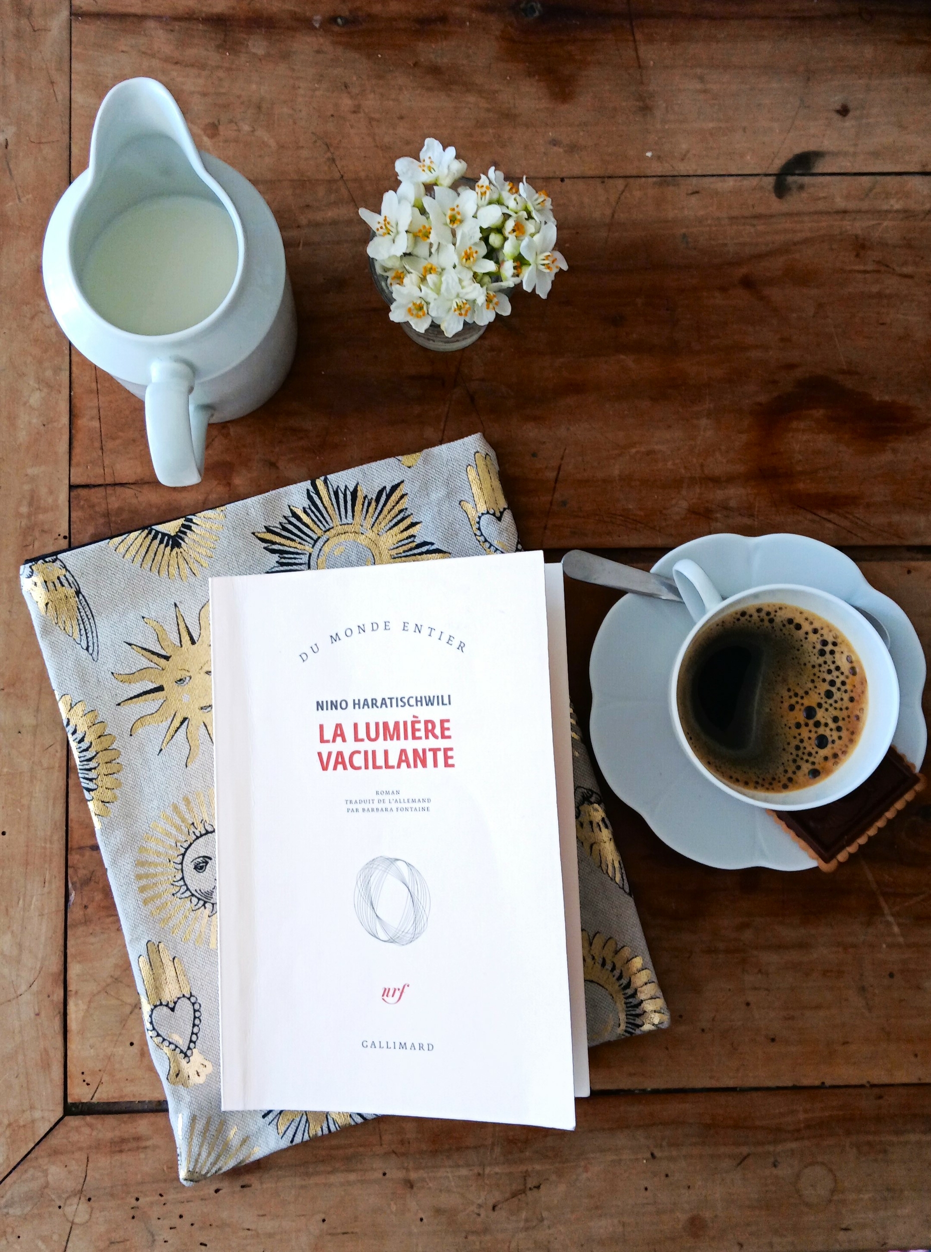 Pot à lait et pochette à livres coeurs et soleil roman