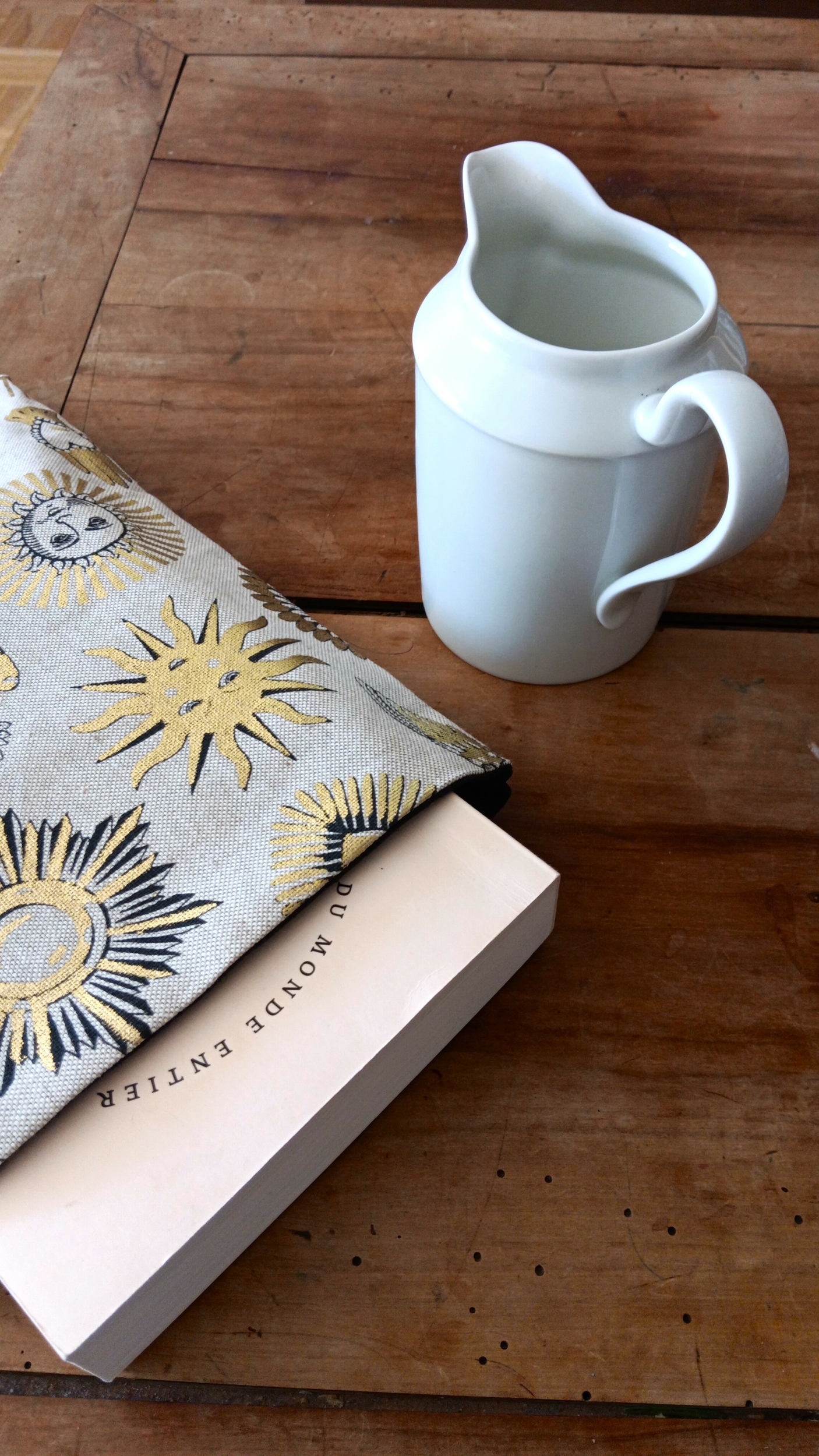 Pot à lait et pochette à livres coeurs et soleil