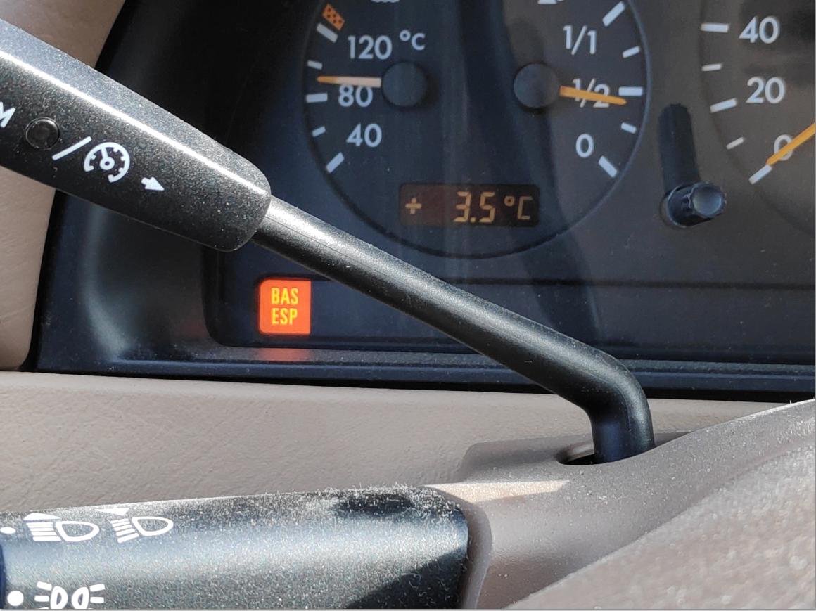 Mercedes : panne d'ABS et d'ESP sur Classe C / CLK / E / GL / GLK / ML / R / SLK