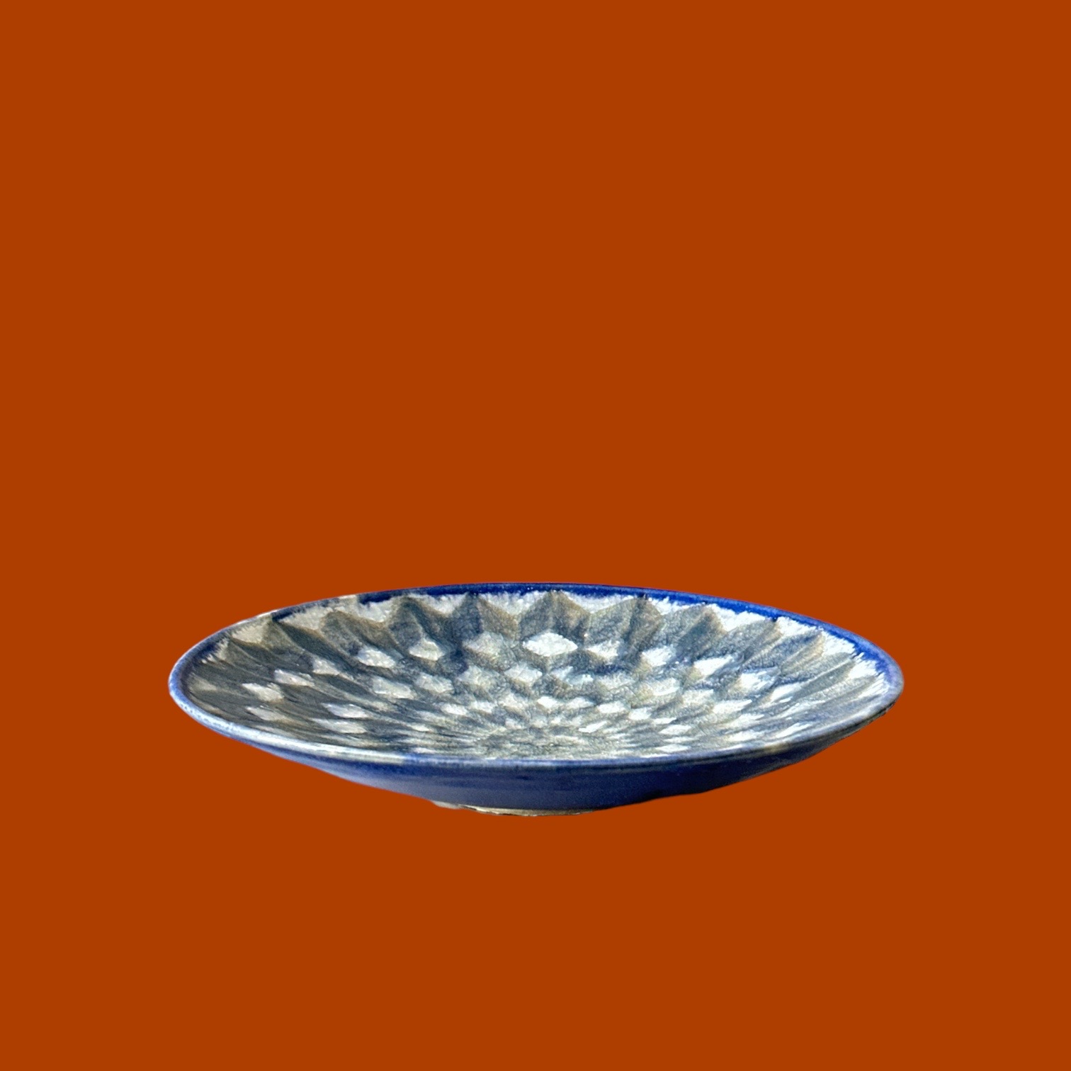 Assiette papillon. BroAssP6. La Route des Rois. Brocante