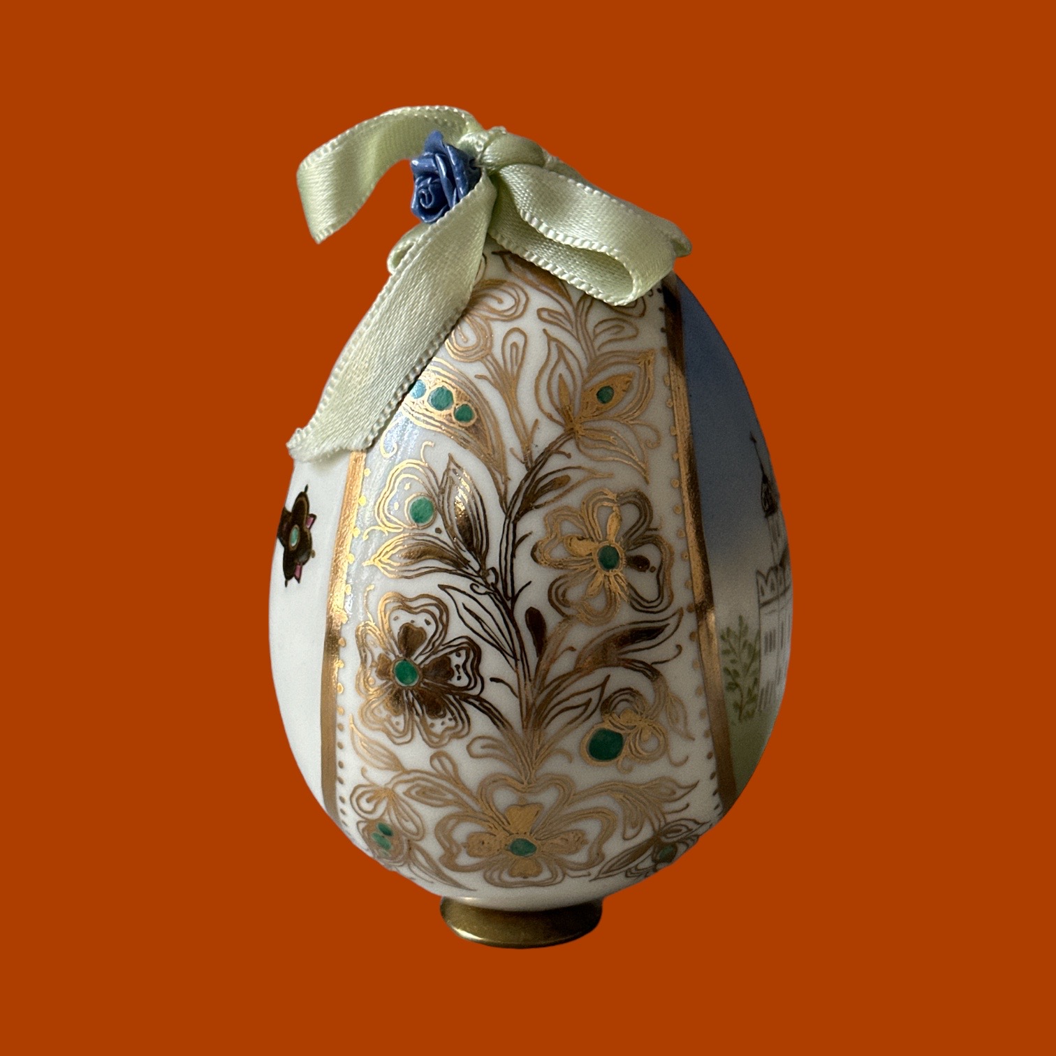 Oeuf façon Fabergé. BroOeuF1. La Route des Rois. Brocante
