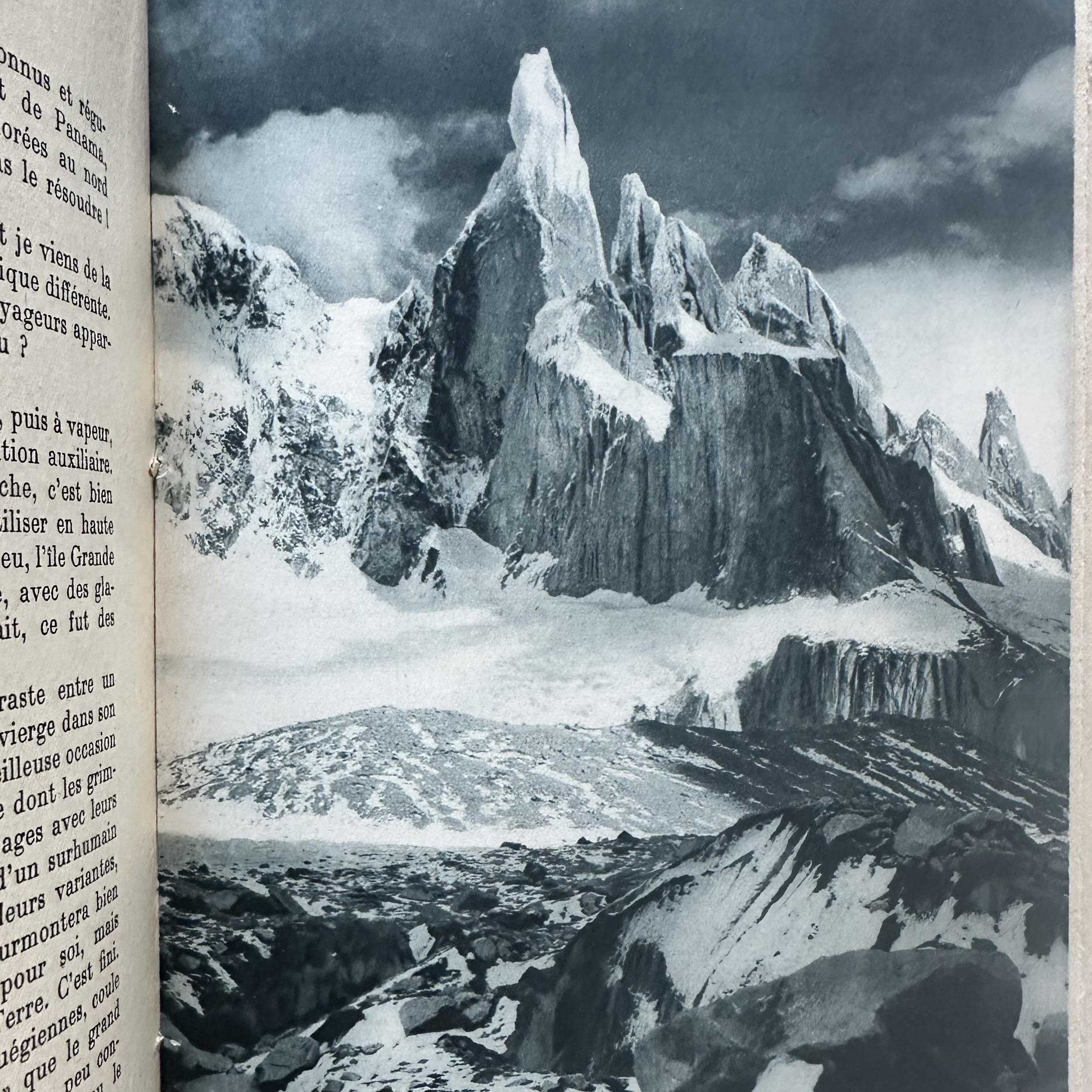 SAINT-LOUP : Monts Pacifique. La Route des Rois. Librairie. Voyage