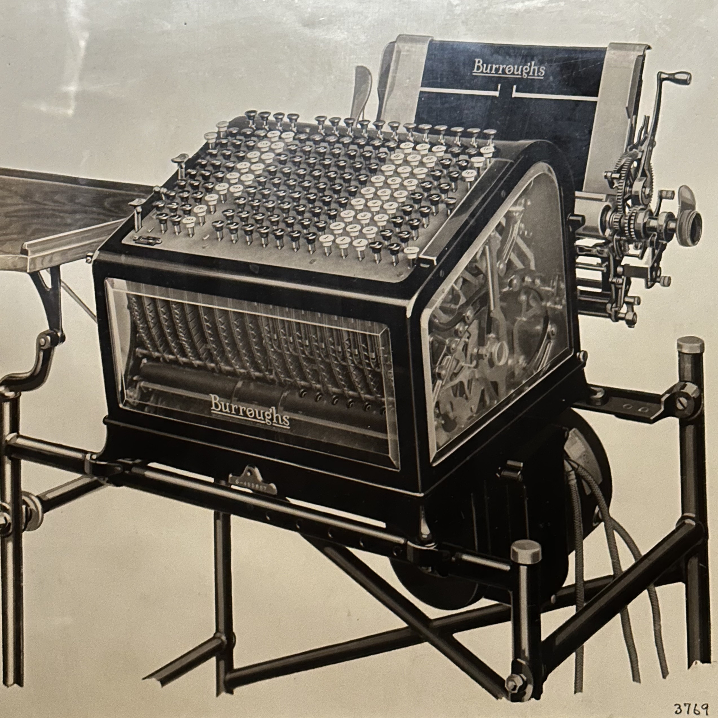 Photographie Originale - Machine à Additionner Burroughs. Bro1Ph2. La Route des Rois. Brocante
