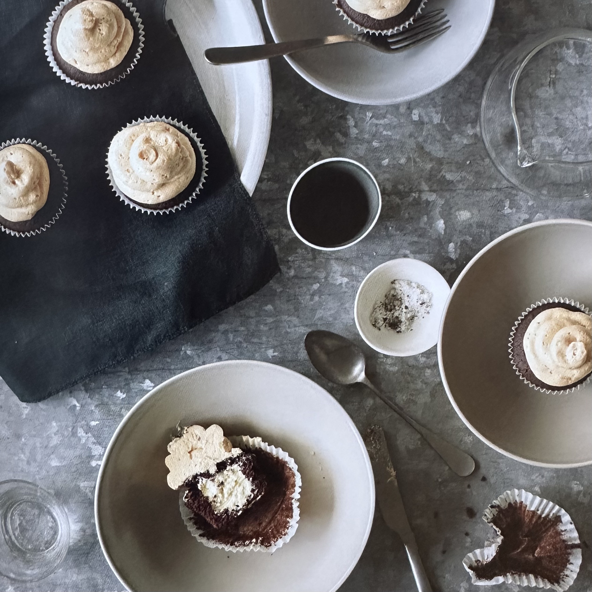 MOROV Alisa : Cupcakes - la véritable recette des cupcakes americains. La Route des Rois. Librairie. Gastronomie
