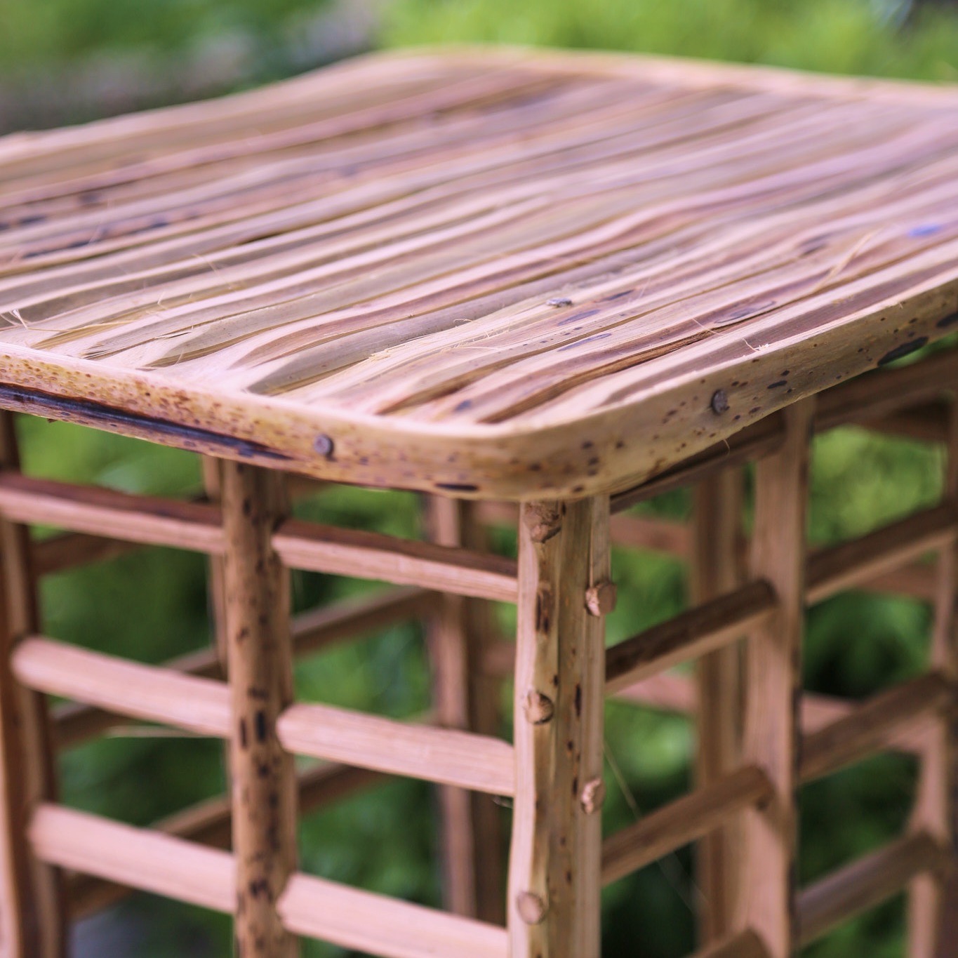 Meuble Artisanal en Bois de Palmier Dattier-Table dAppoint Dora-Egypte. MobDT. La Route des Rois. Lifestyle. Mobilier artisanal