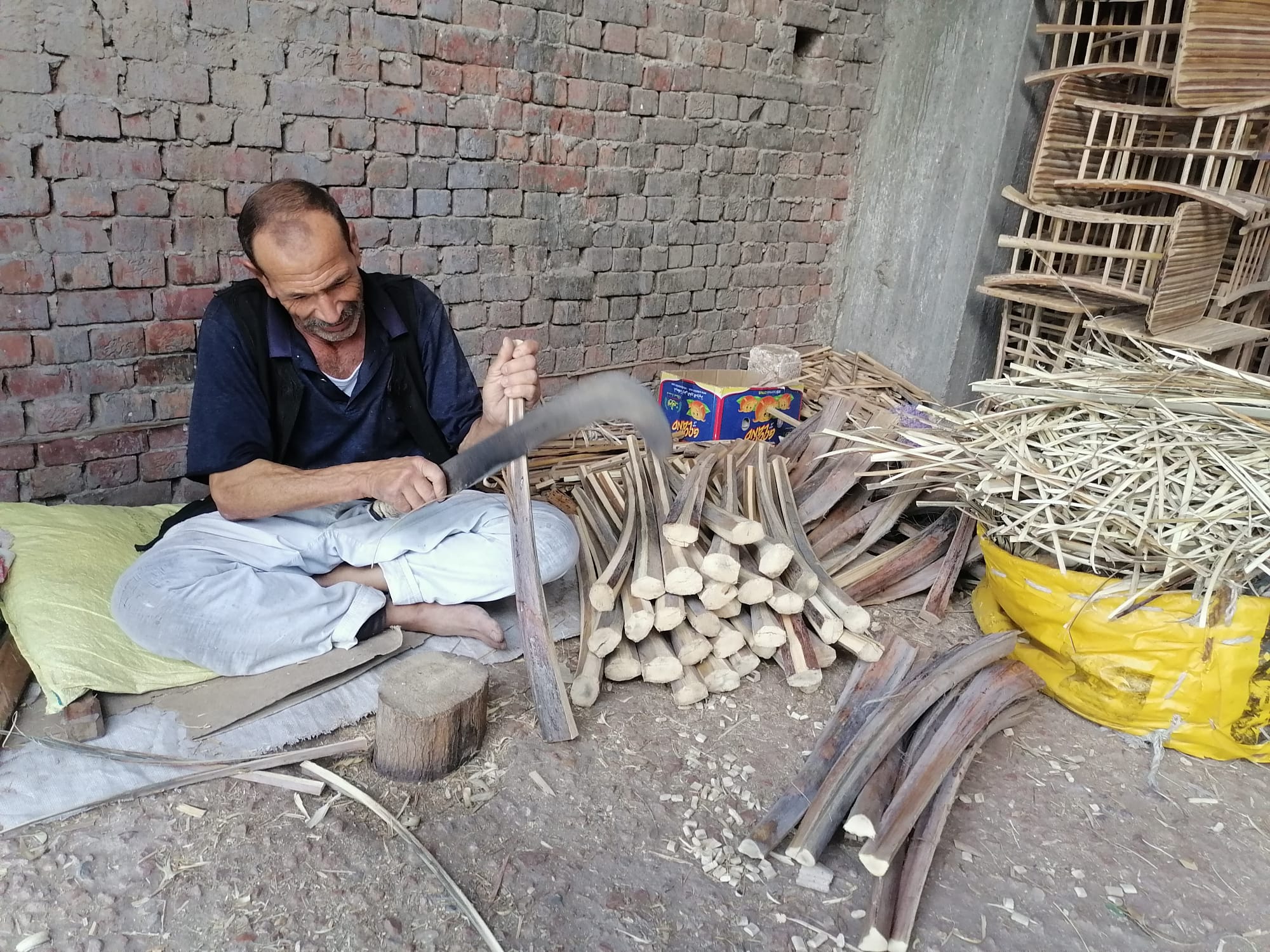 L'Artisanat Égyptien : Découverte du Mobilier en Palme de Dattier, un Savoir-Faire Ancestral