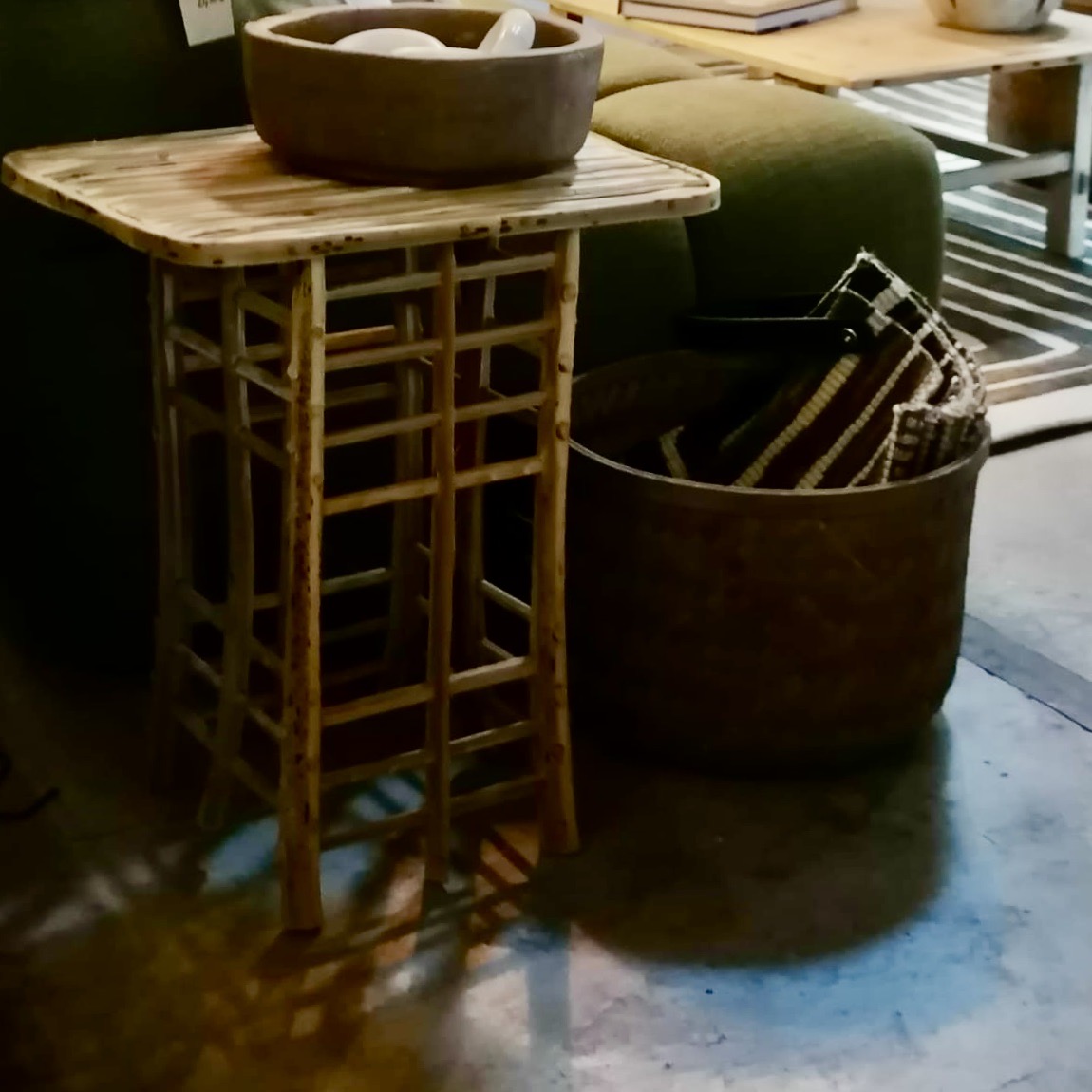 Meuble Artisanal en Bois de Palmier Dattier-Table dAppoint Dora-Egypte. MobDT. La Route des Rois. Lifestyle. Mobilier artisanal