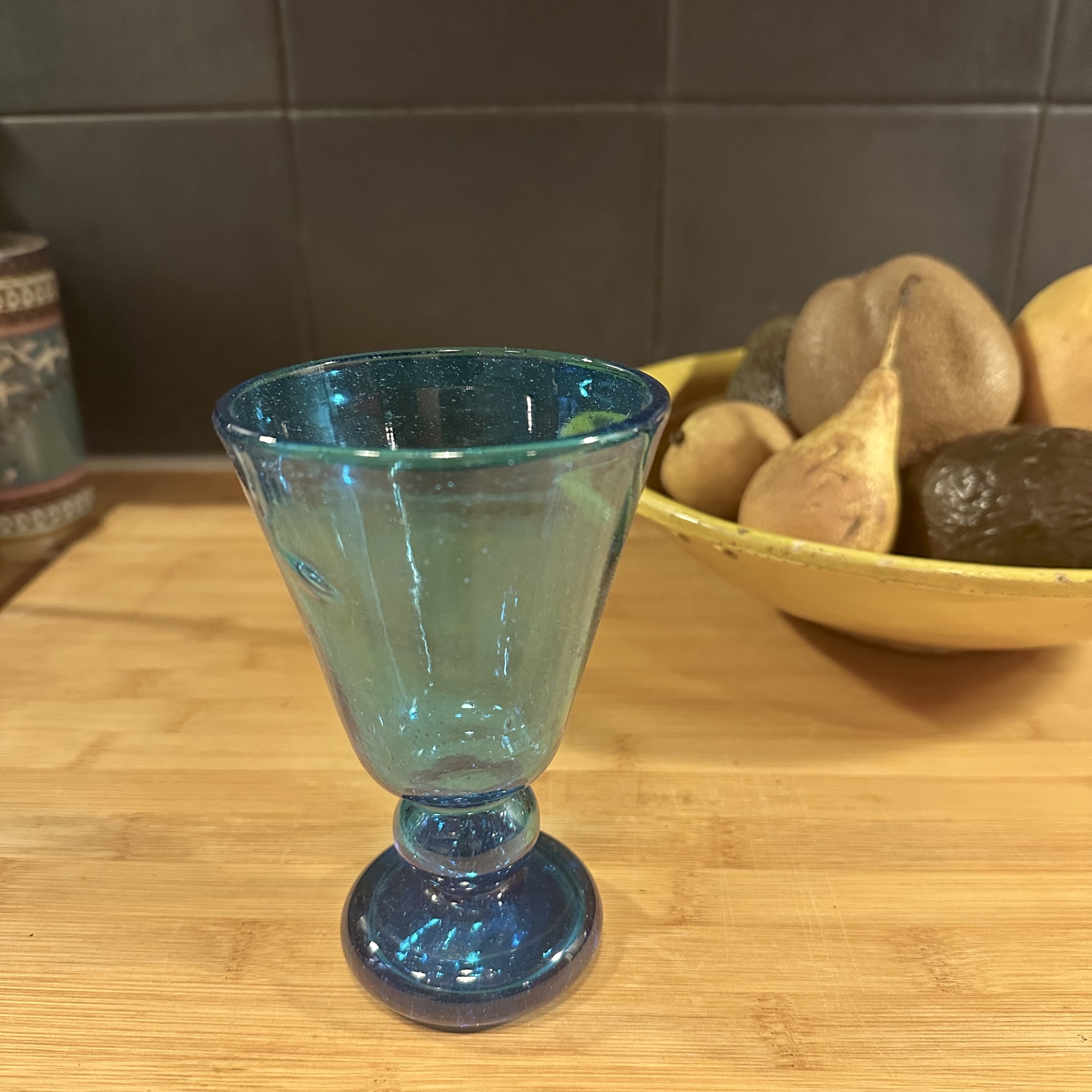 Verre à pied Jafar turquoise Egypte. VerJa7. La Route des Rois. Lifestyle. Verre soufflé Egypte