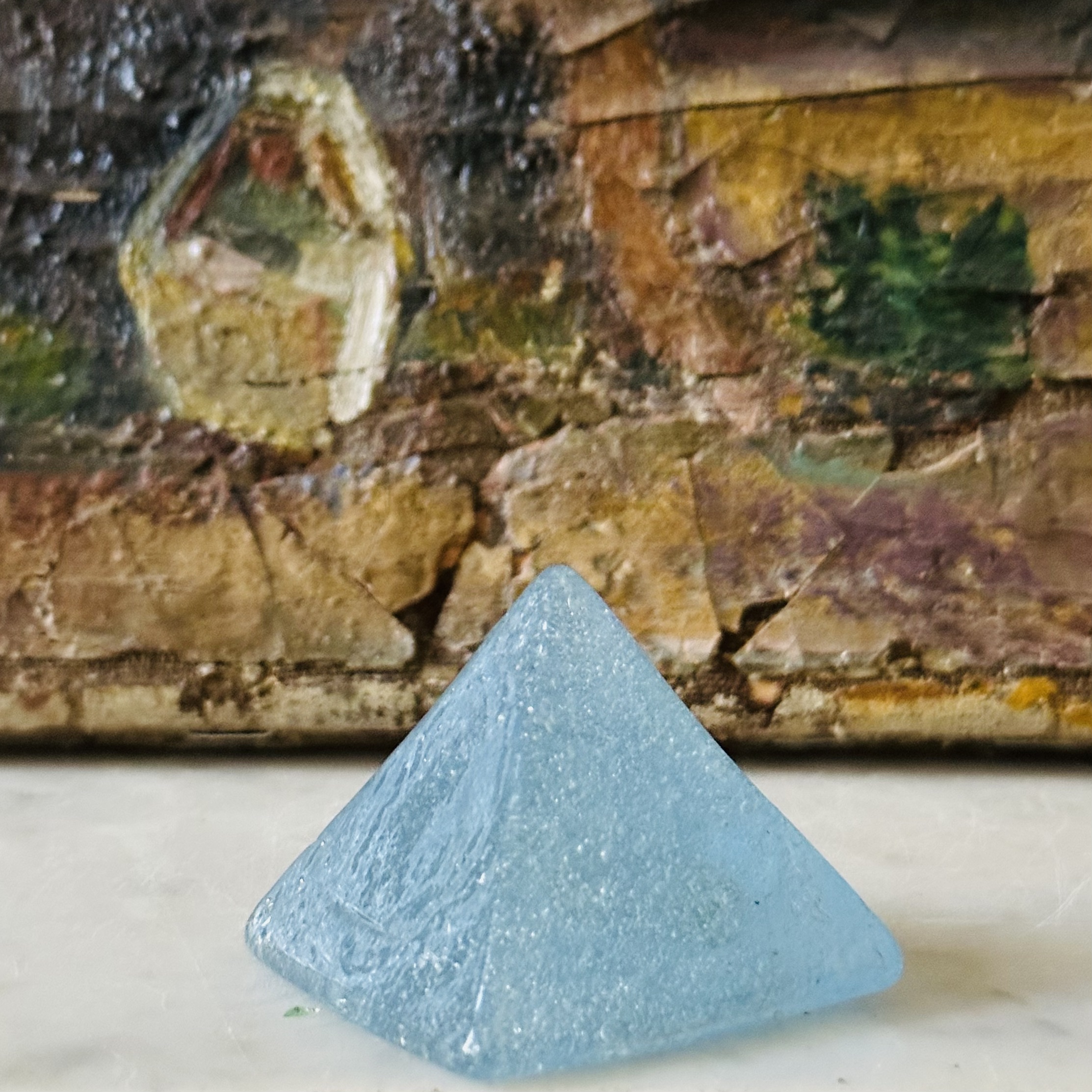 Pyramide en pâte de verre bleue menthe. VerPyGo2. La Route des Rois. Lifestyle. Pâte de Verre Décorative